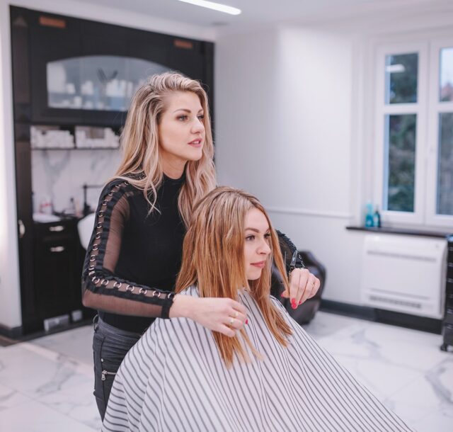 hairstylist-client-taking-salon